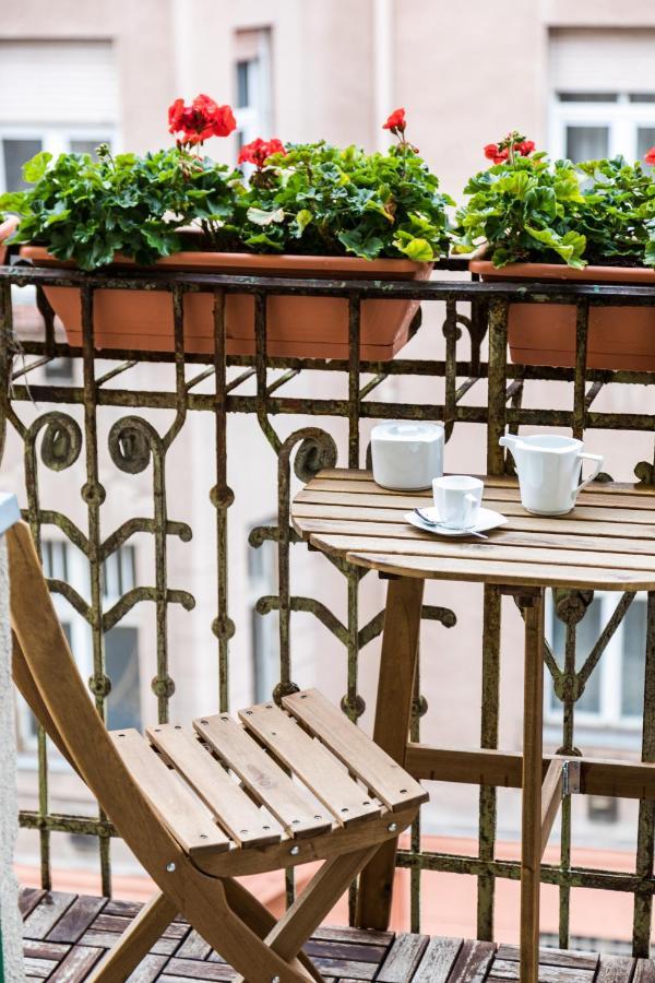 Captain Buda Apartment Будапеща Екстериор снимка