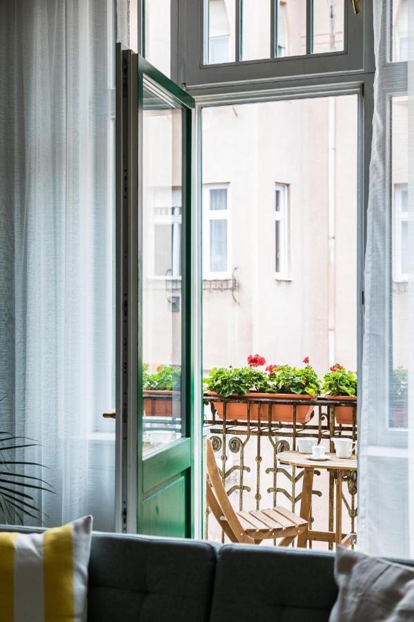 Captain Buda Apartment Будапеща Екстериор снимка