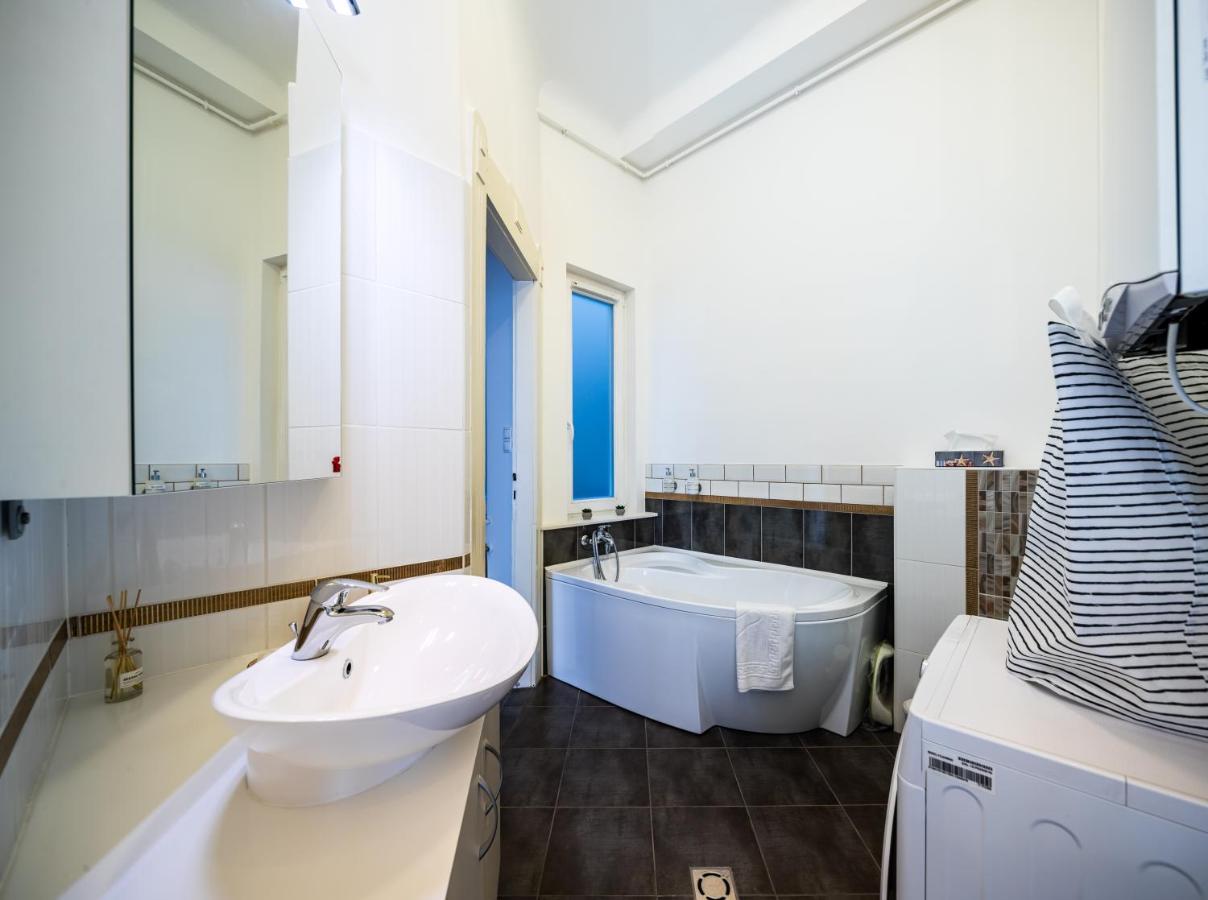 Captain Buda Apartment Будапеща Екстериор снимка